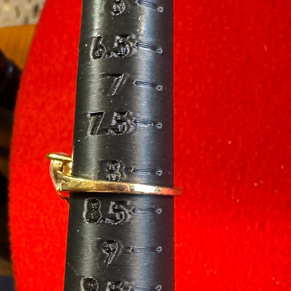 Elegant Gold and Silver Heart Ring - Picture 5 of 6